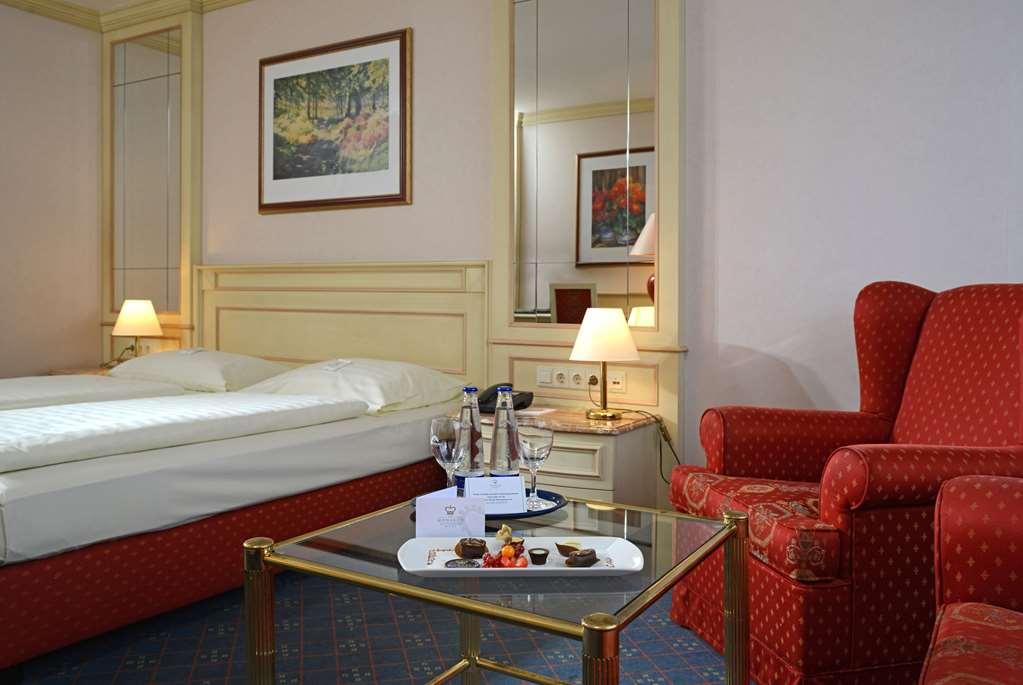 באד גיגינג The Monarch Hotel שירותים תמונה